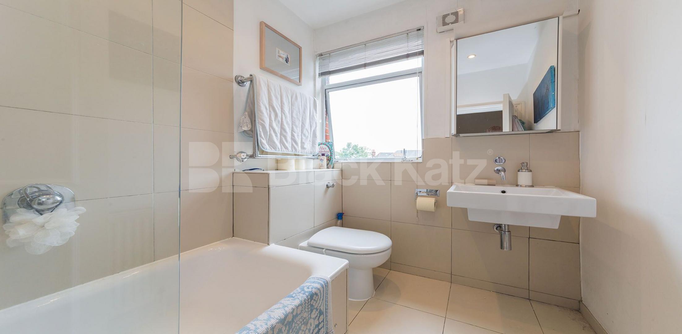 			New Instruction! Private balcony!, 2 Bedroom, 1 bath, 1 reception Flat			 Christchurch Road, Crouch End